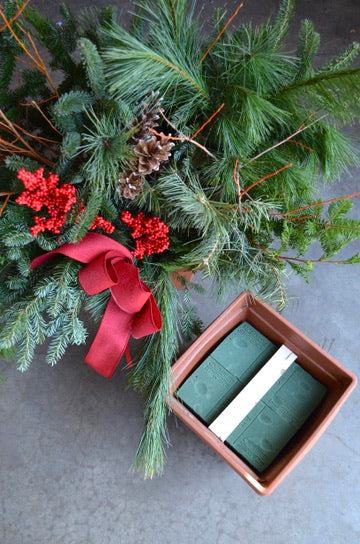 Shipped Porch Pot - Berries + Pinecones